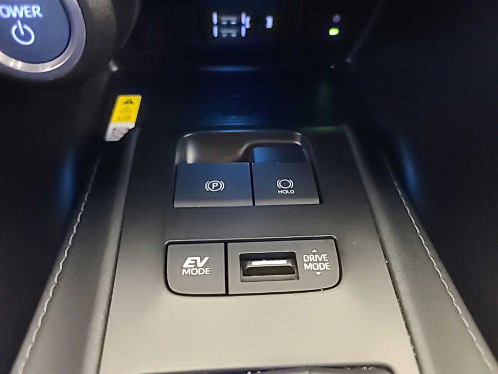 Used 2021 Toyota Venza LE AWD/4WD image 32