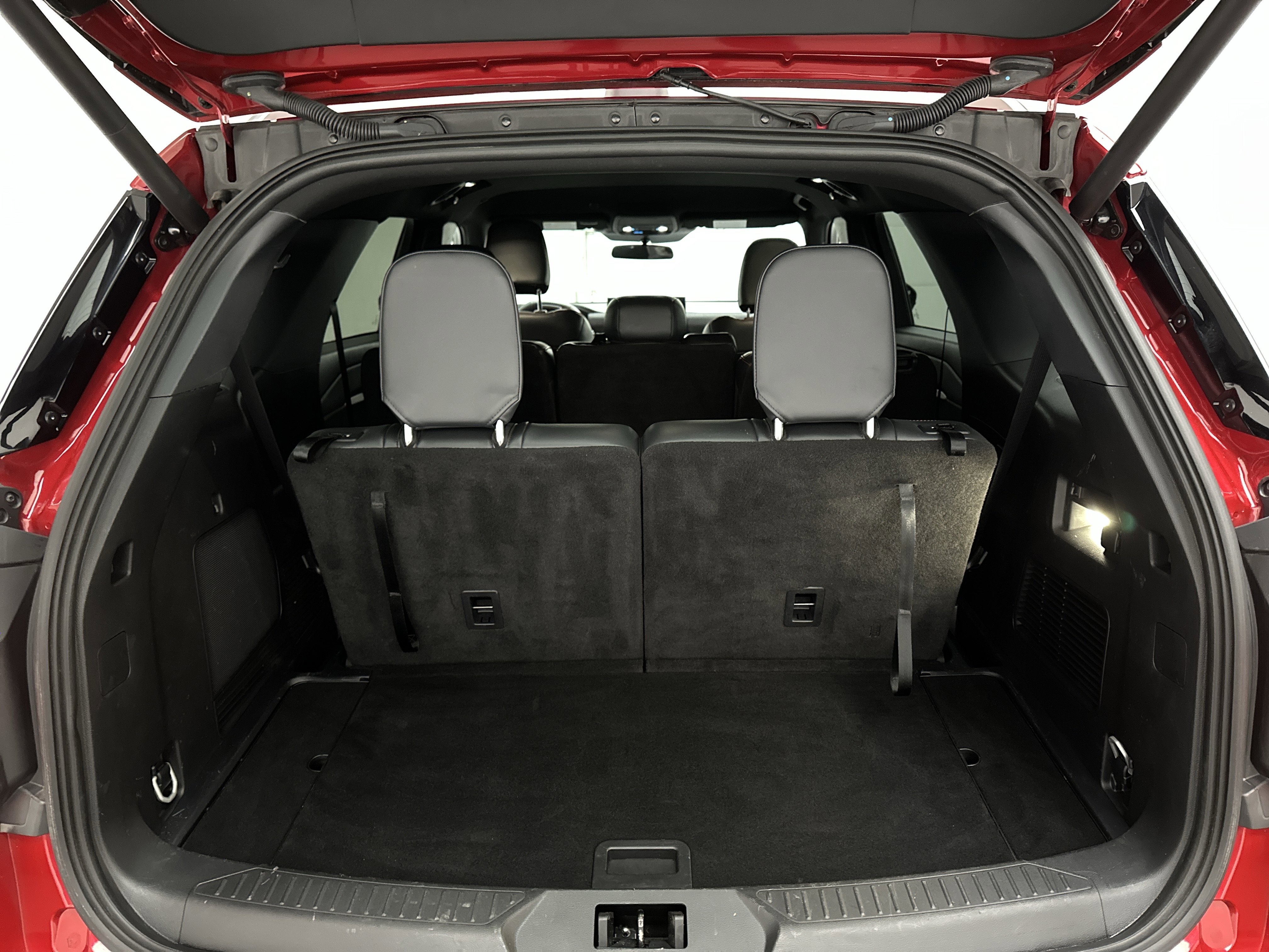 Used 2025 Ford Explorer ST-Line w/ ST-Line Street Pack AWD/4WD image 15