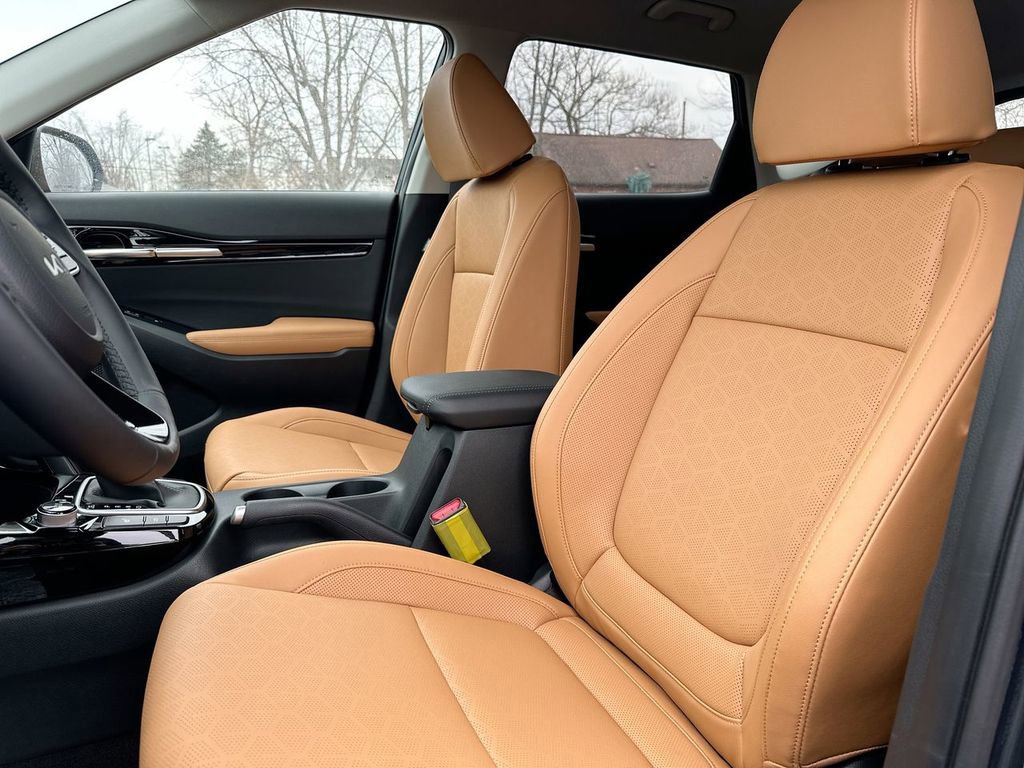 Used 2024 Kia Seltos EX image 29