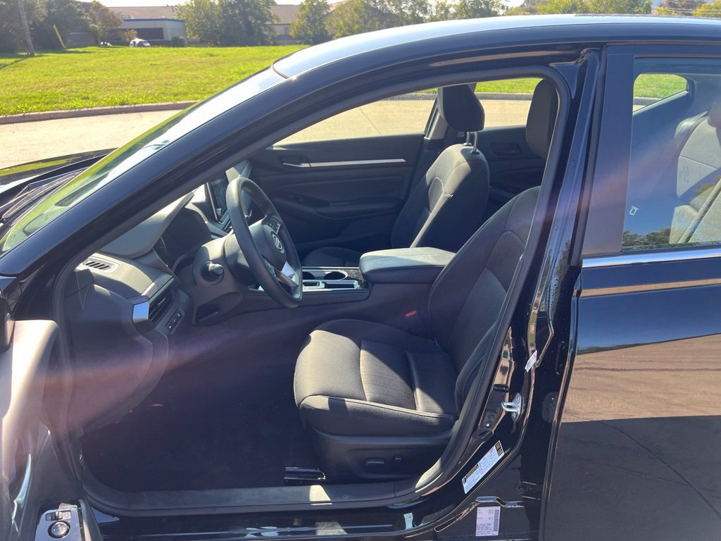 Used 2023 Nissan Altima 2.5 SV FWD image 6