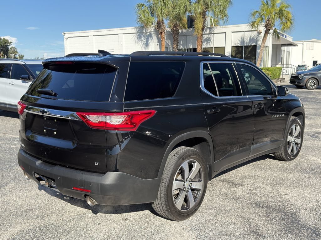 Used 2021 Chevrolet Traverse LT w/ LT Premium Package FWD image 5