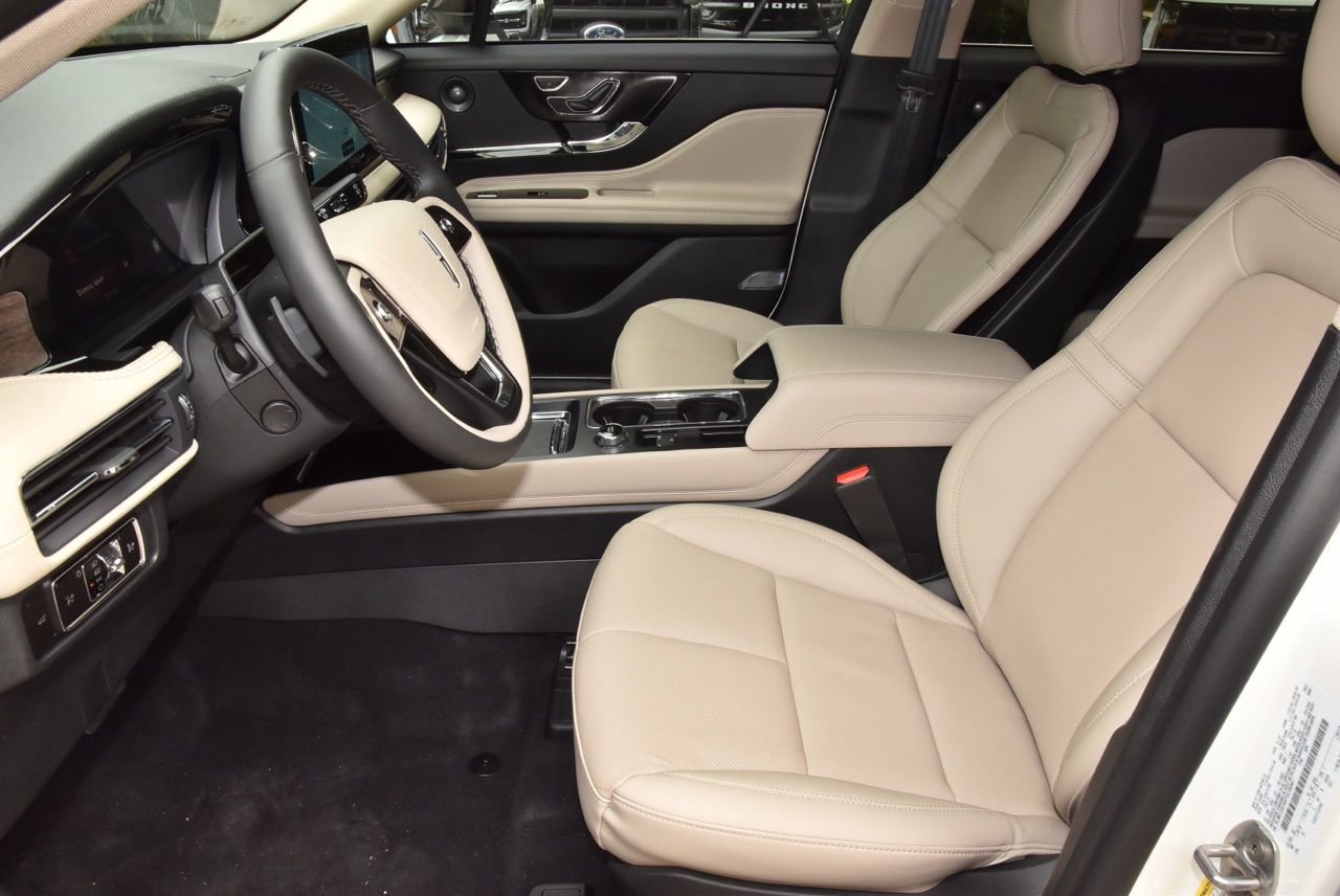 New 2026 Lincoln Corsair Reserve FWD image 13