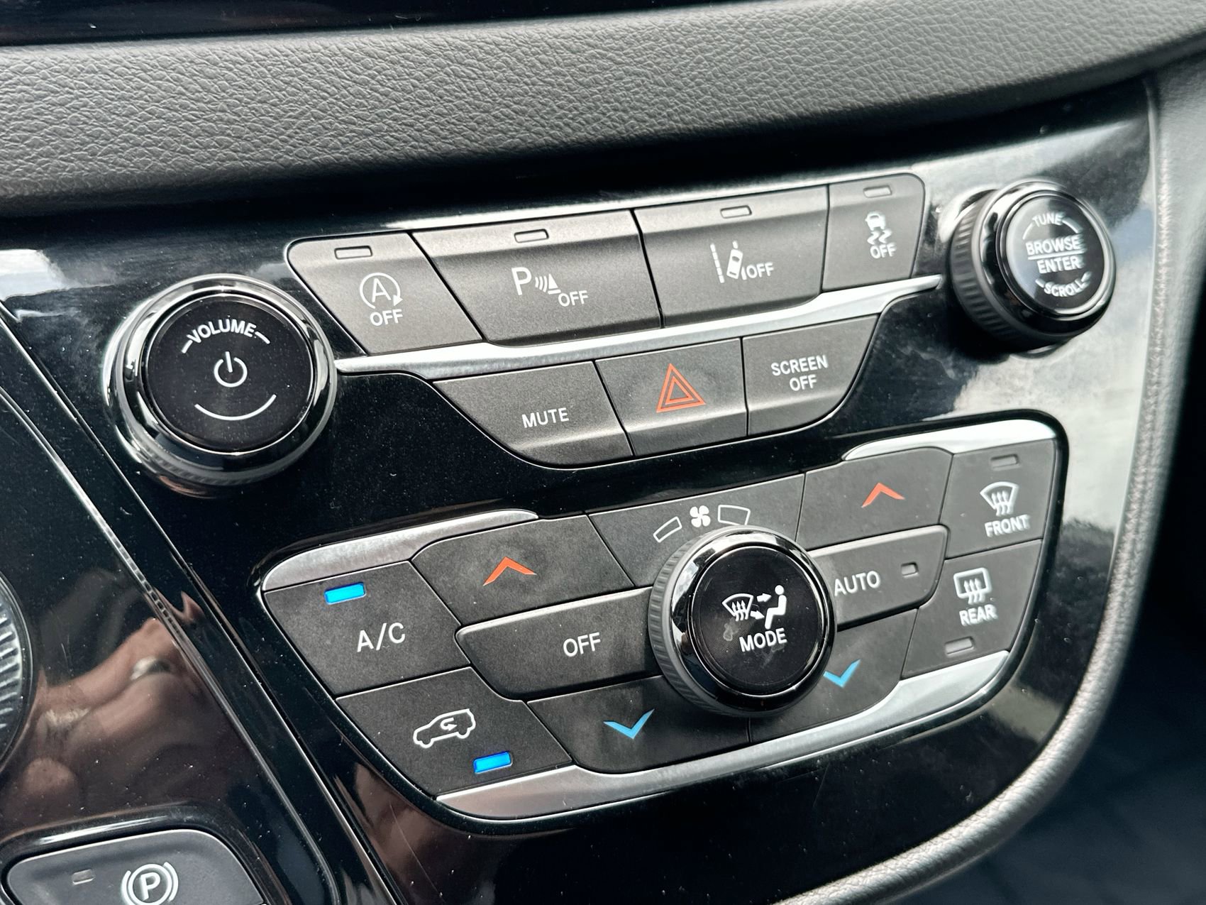 Used 2025 Chrysler Pacifica Select FWD image 18