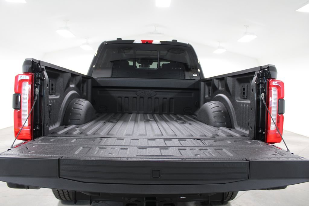 New 2026 Ford F250 Lariat w/ Black Appearance Package image 18