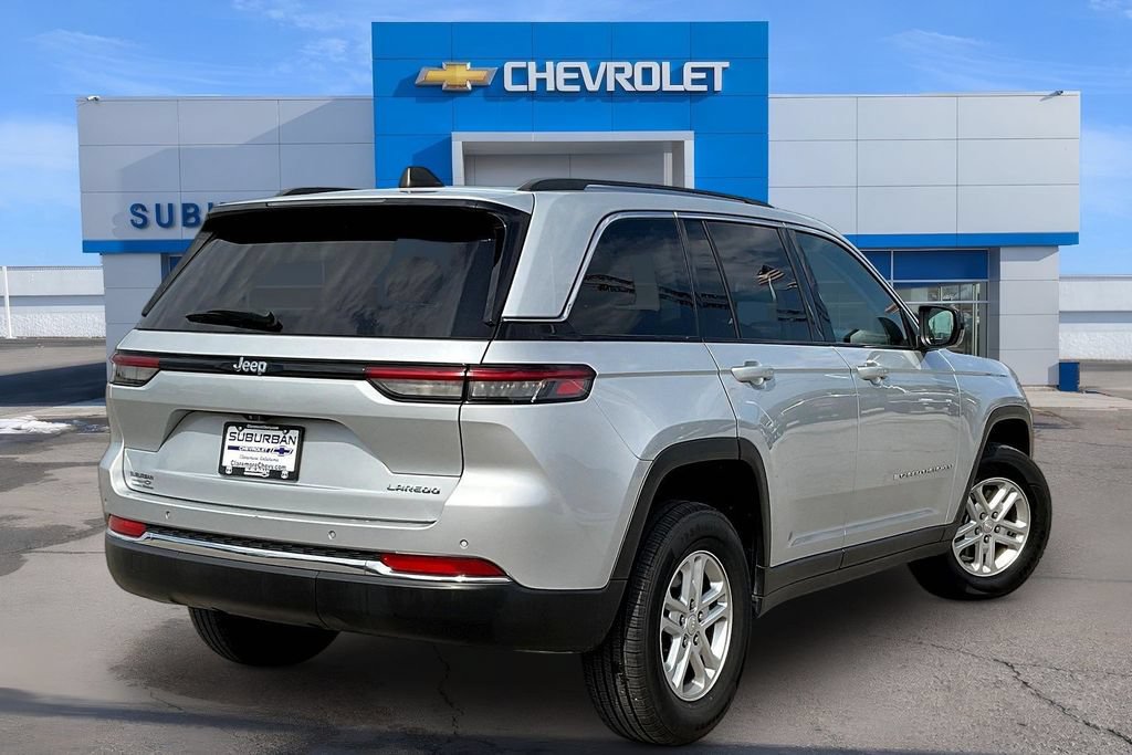 Used 2024 Jeep Grand Cherokee Laredo RWD image 4