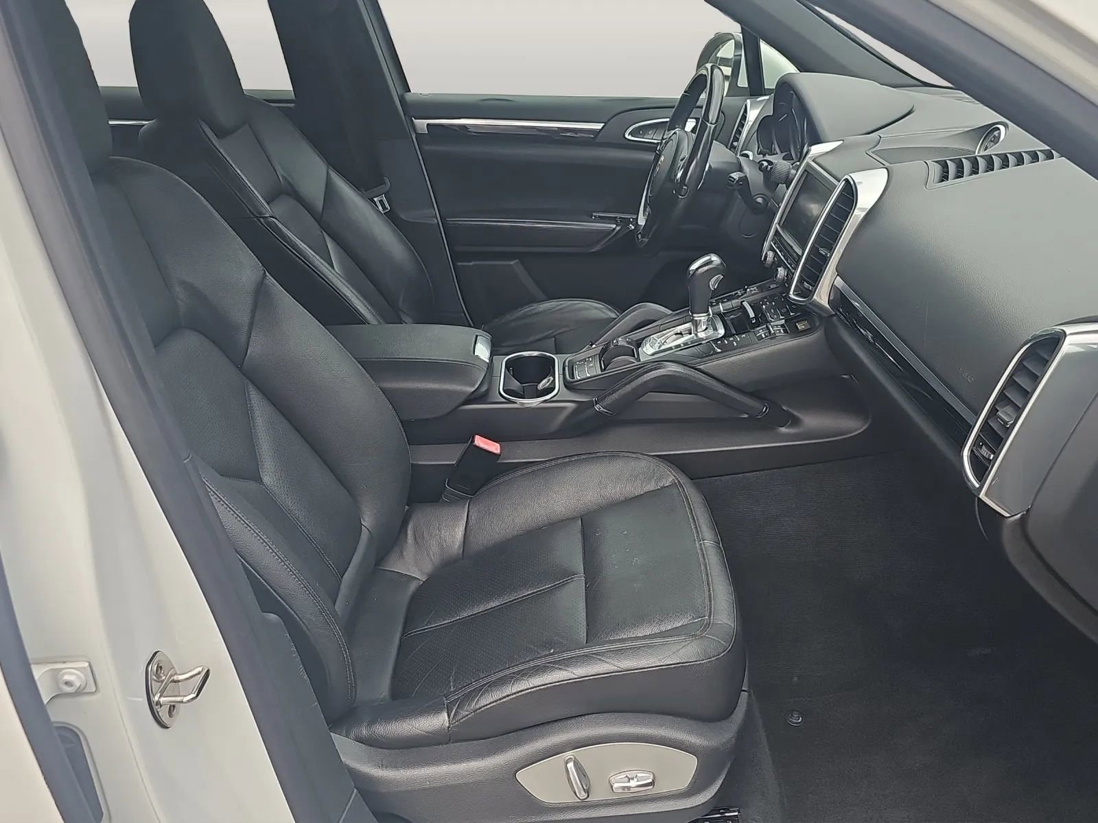 Used 2014 Porsche Cayenne image 18