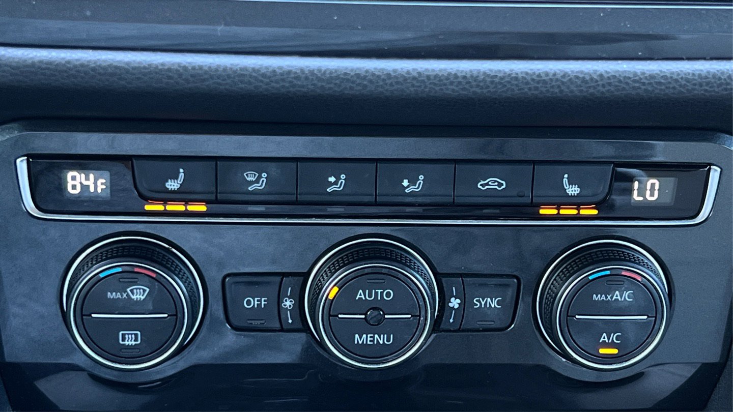 Used 2018 Volkswagen Tiguan SEL w/ 3rd Row Seat Package AWD/4WD image 36