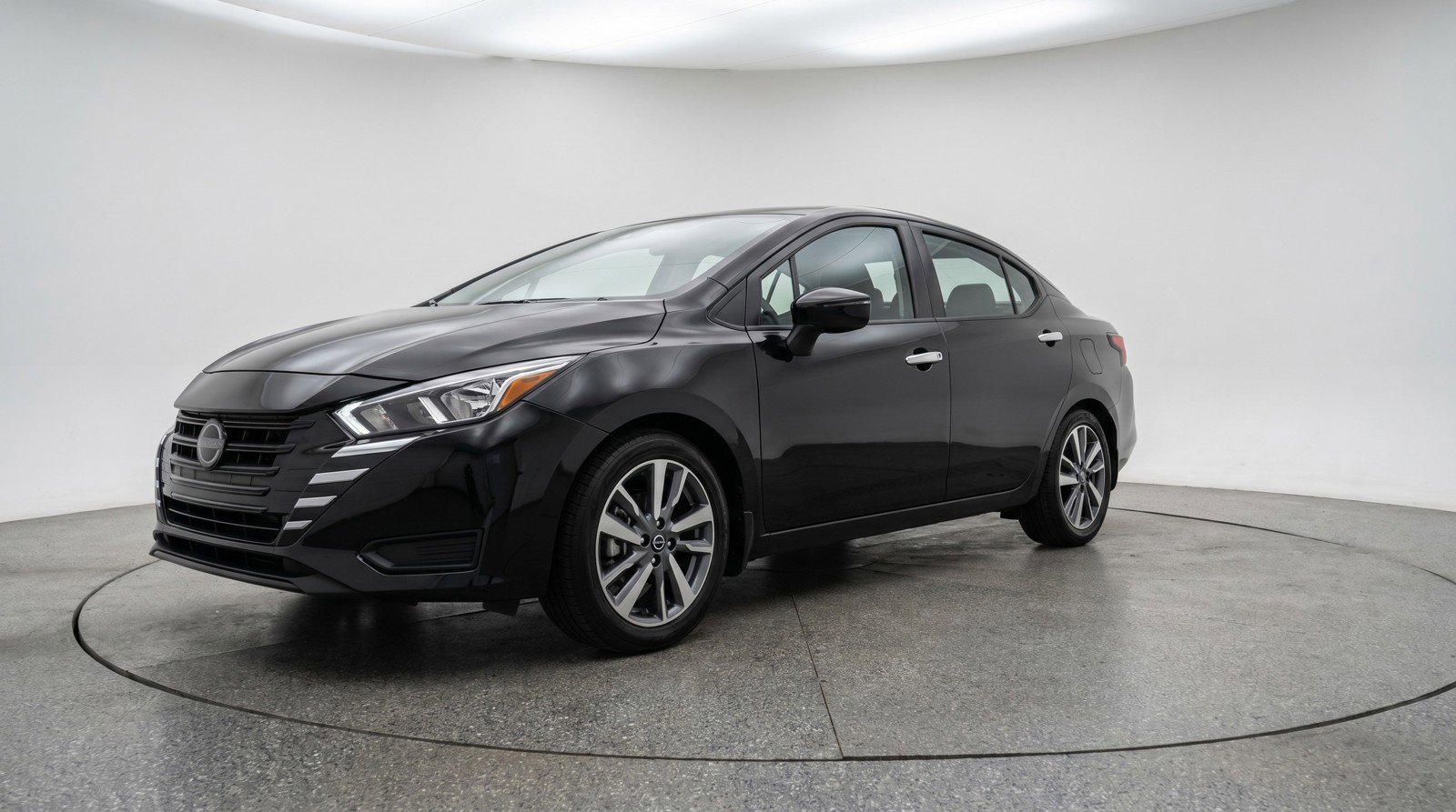 Used 2025 Nissan Versa SV image 3