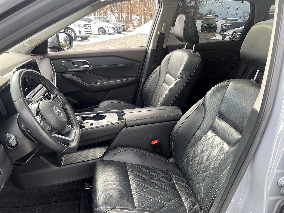 Used 2021 Nissan Rogue Platinum image 11