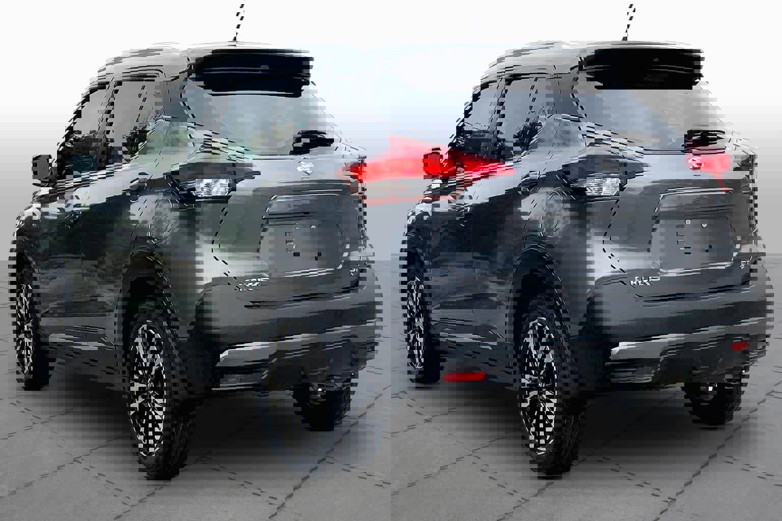 Used 2019 Nissan Kicks SR image 12