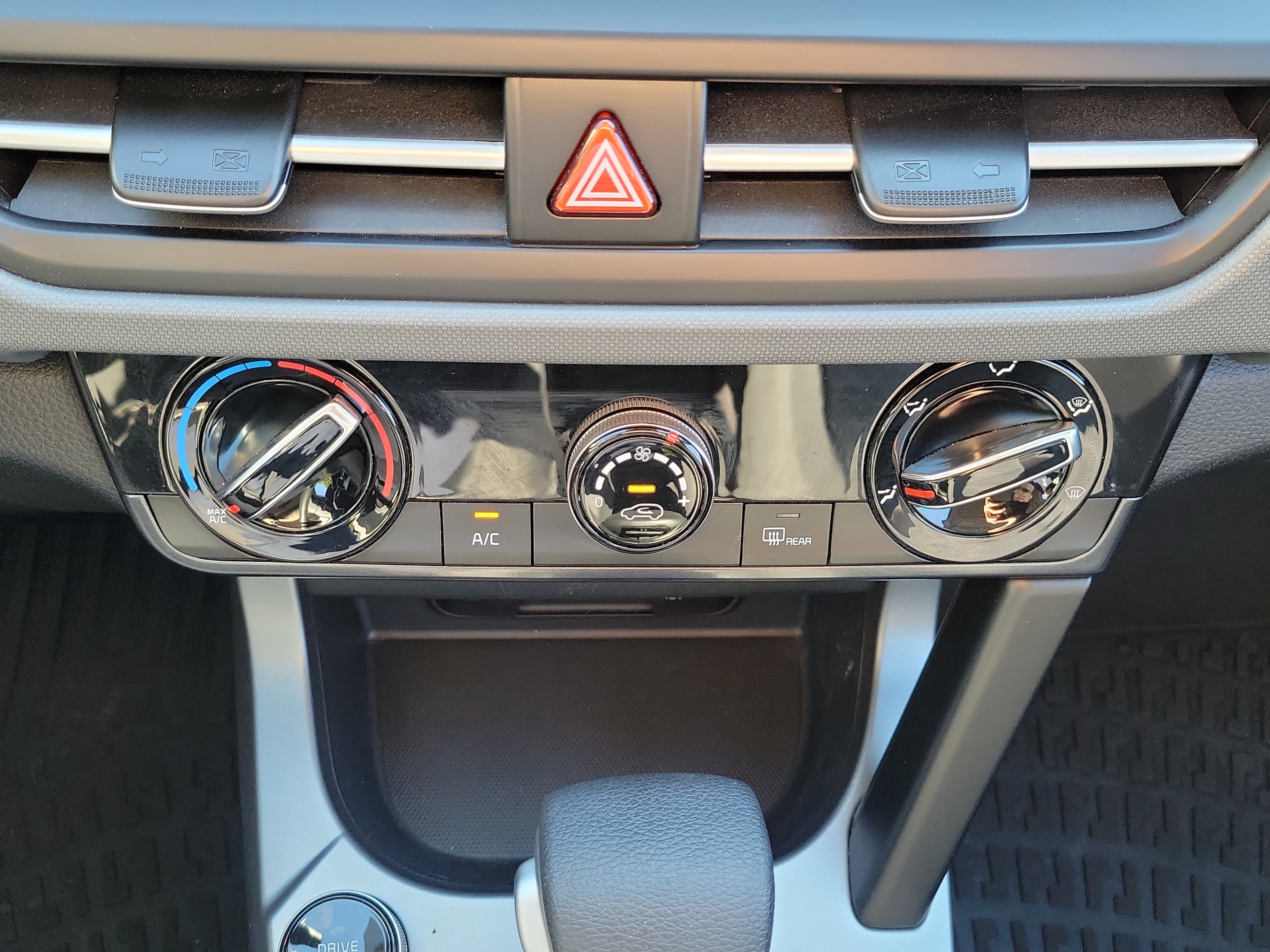 Used 2024 Kia Seltos LX AWD/4WD image 31