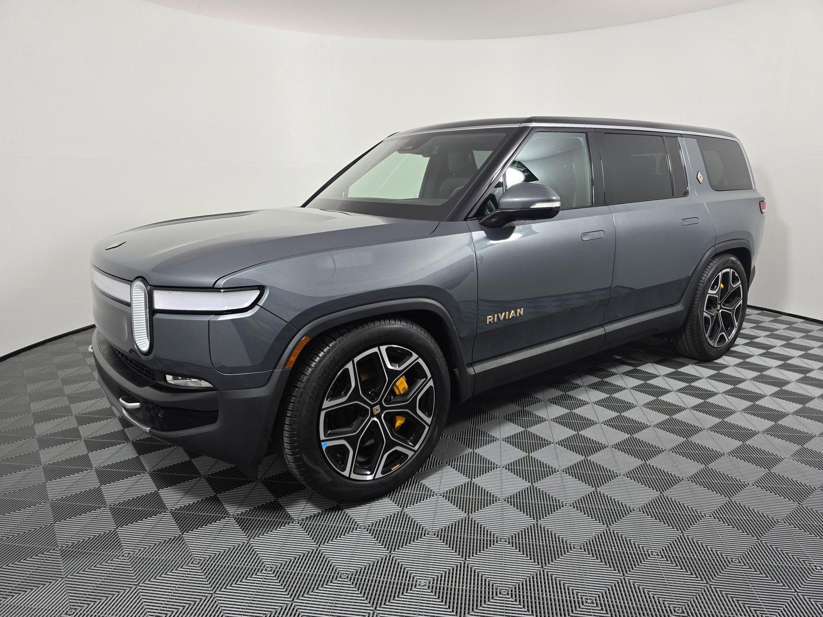 Used 2024 Rivian R1S Adventure AWD/4WD image 1
