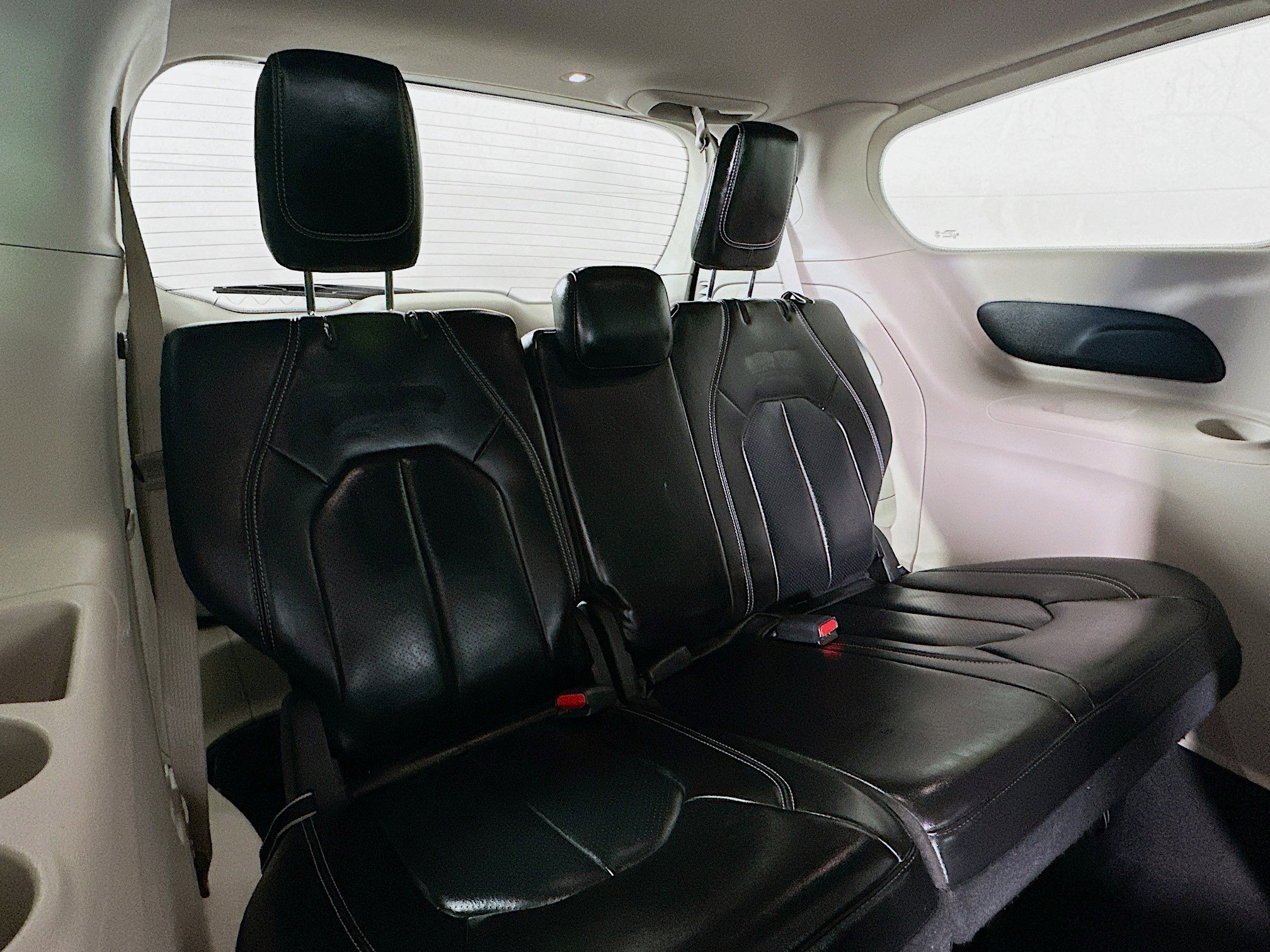 Used 2023 Chrysler Pacifica Touring-L FWD image 25
