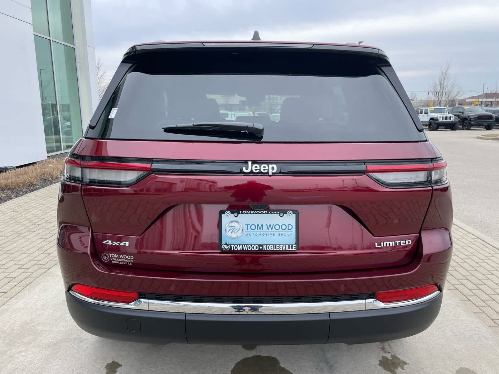 Used 2025 Jeep Grand Cherokee Limited w/ Trailer Tow Package AWD/4WD image 49