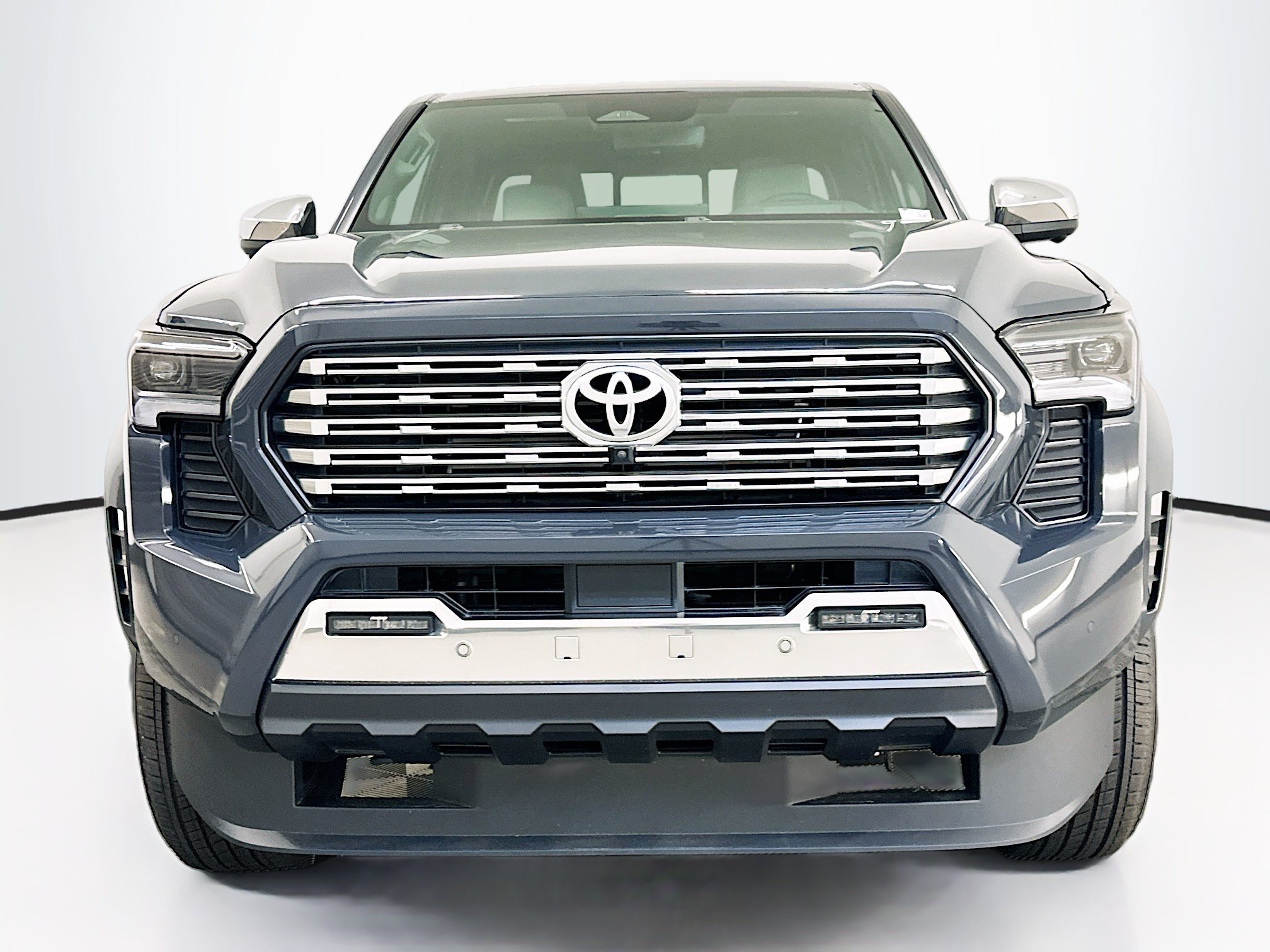 Used 2025 Toyota Tacoma Limited AWD/4WD image 2