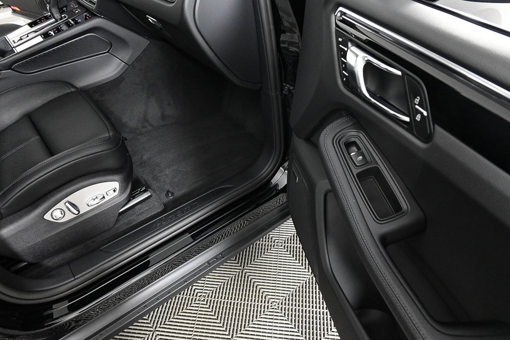 New 2026 Porsche Macan image 26