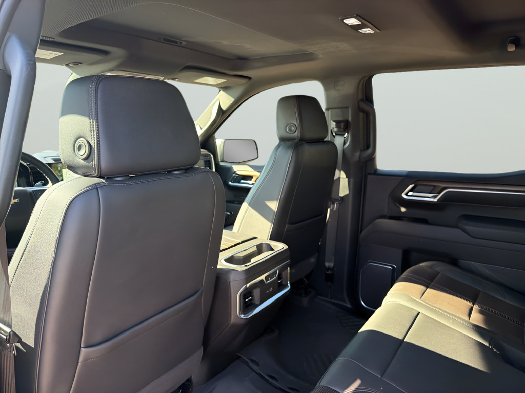 Used 2025 Chevrolet Silverado 1500 High Country w/ Technology Package AWD/4WD image 35