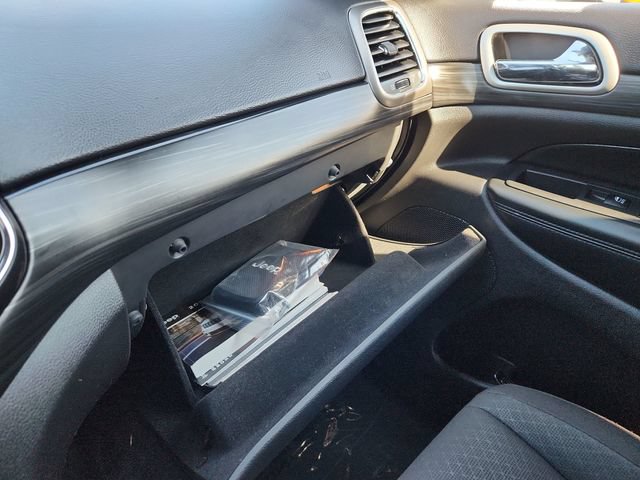 Used 2021 Jeep Grand Cherokee Laredo AWD/4WD image 46