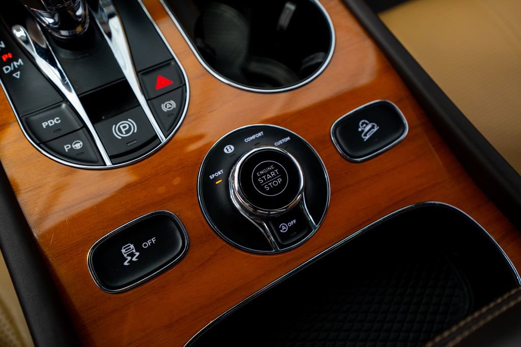 Used 2021 Bentley Bentayga image 49