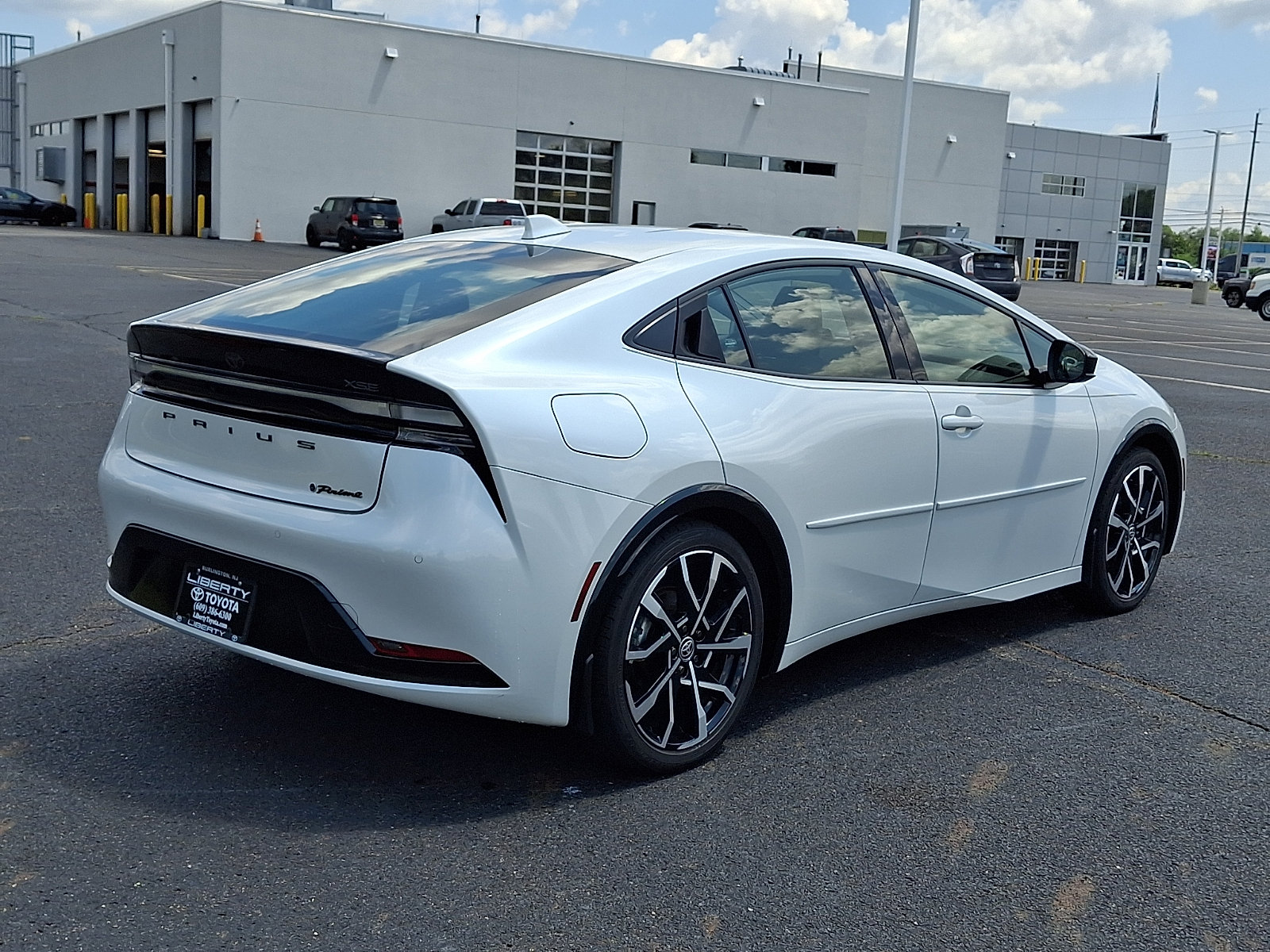 Used 2024 Toyota Prius Prime FWD image 6