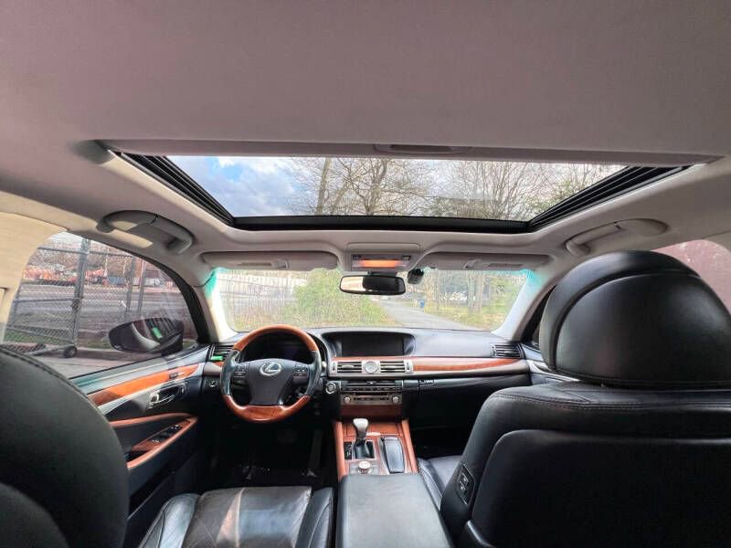 Used 2013 Lexus LS 460 w/ Comfort Pkg RWD image 15