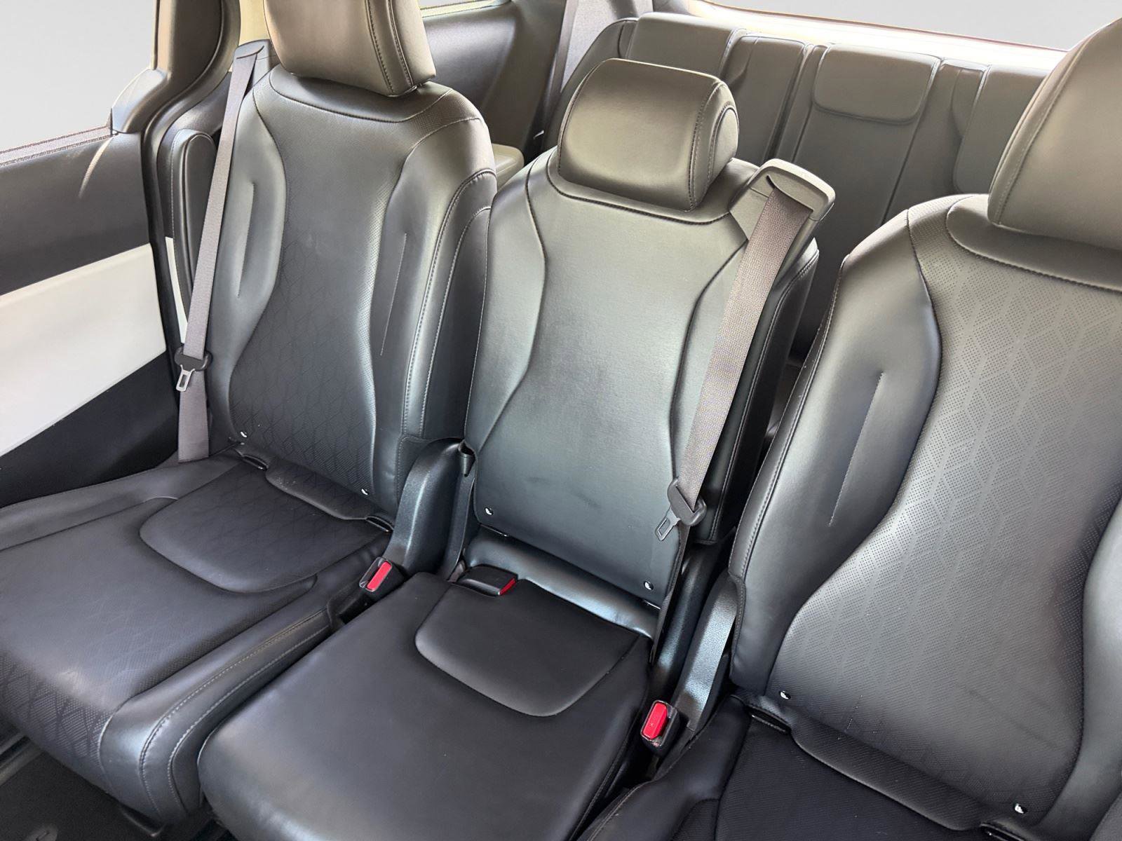 Used 2023 Kia Carnival SX FWD image 13