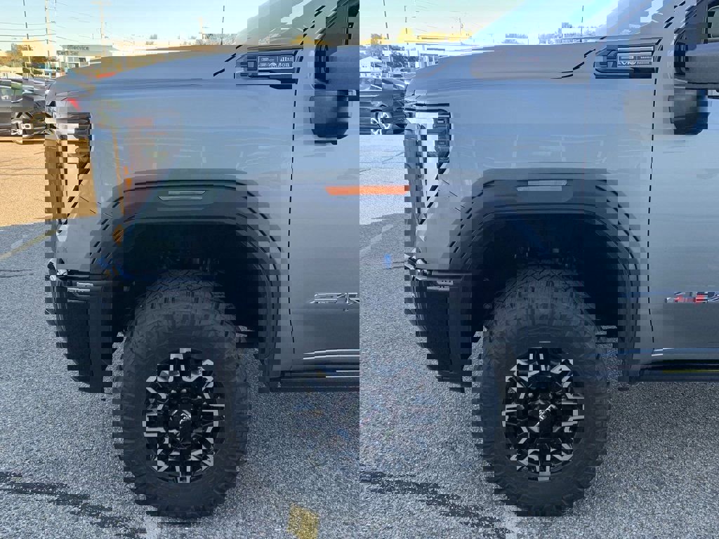 Used 2024 GMC Sierra 2500 AT4X AWD/4WD image 3