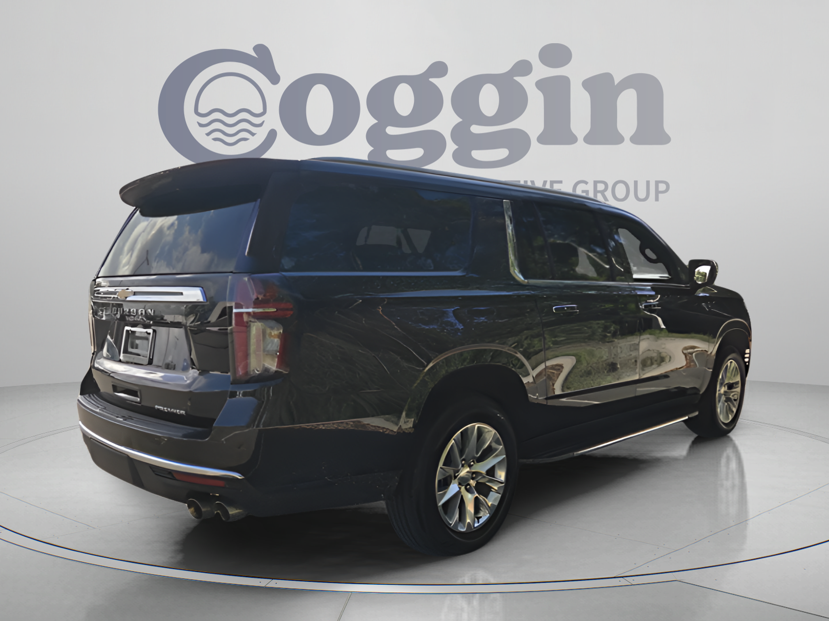 Used 2024 Chevrolet Suburban Premier AWD/4WD image 5