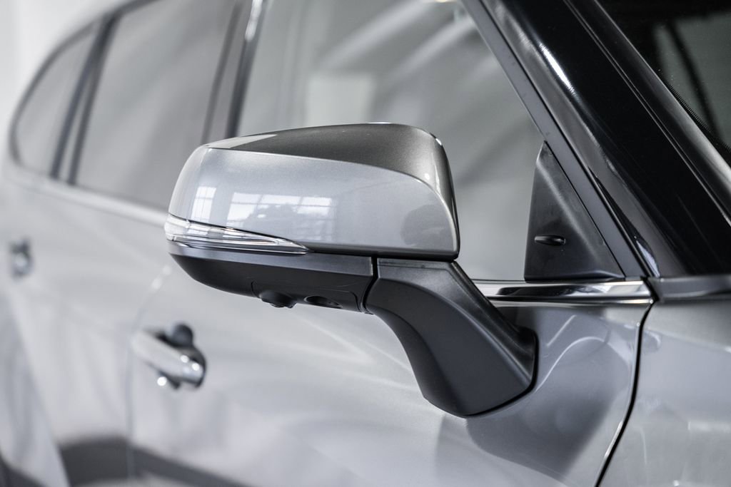 New 2026 Toyota Highlander Limited image 16