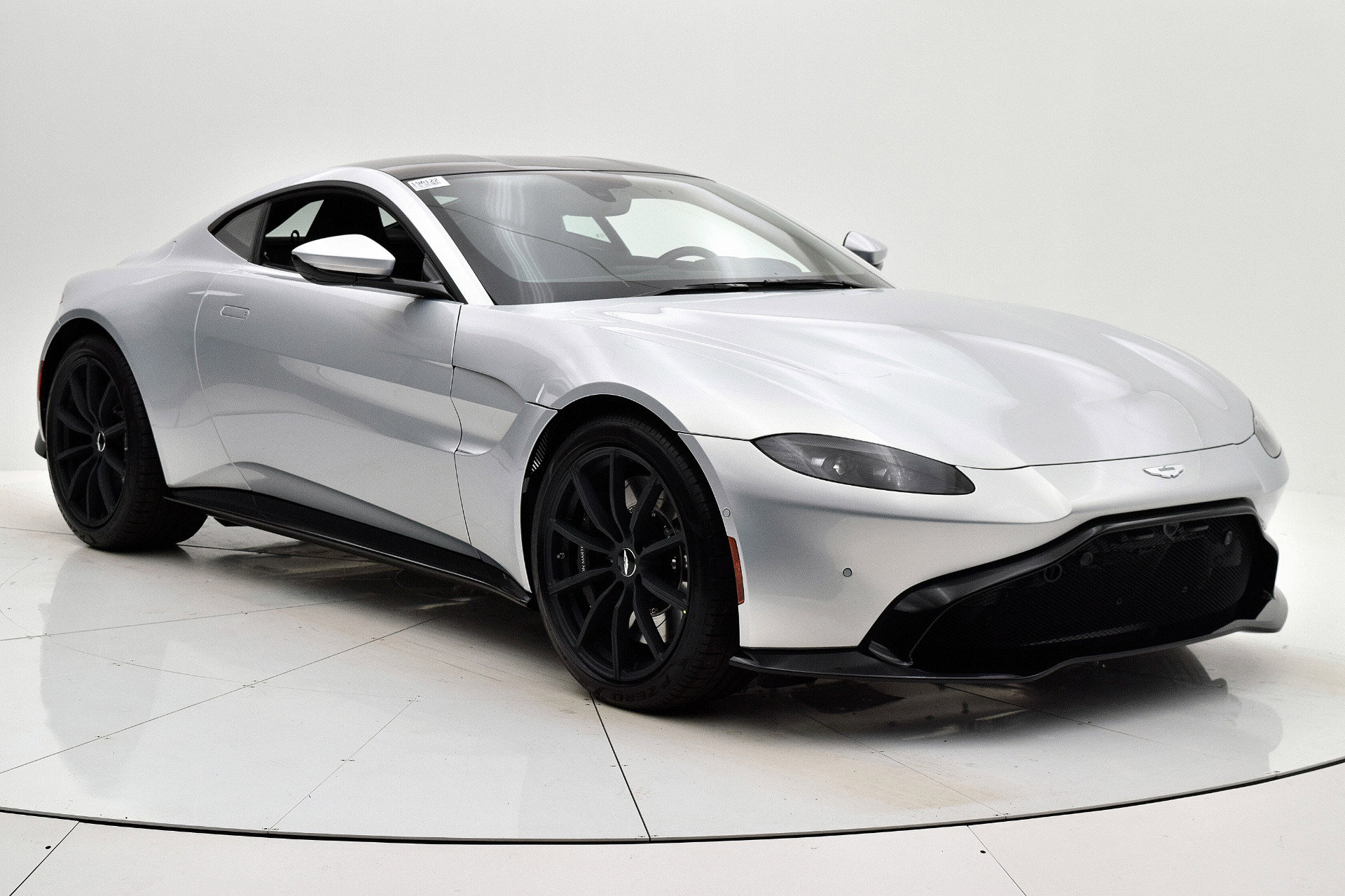 Used 2019 Aston Martin V8 Vantage Coupe RWD image 3