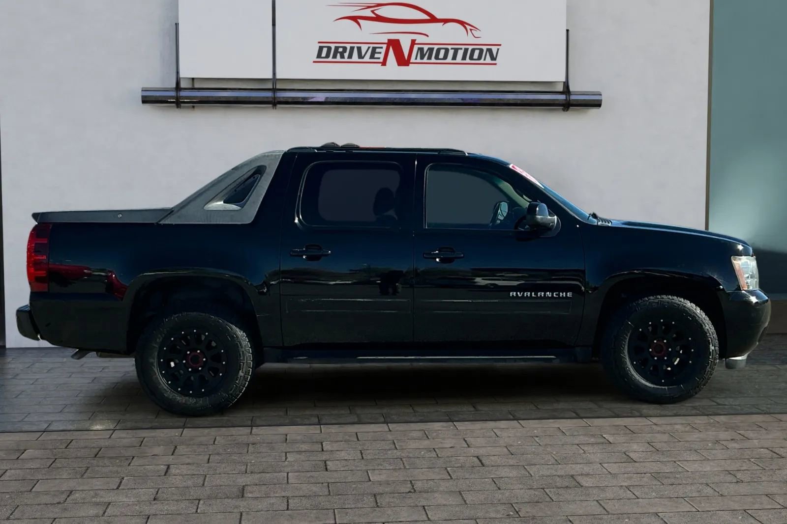 Used 2012 Chevrolet Avalanche LS image 3