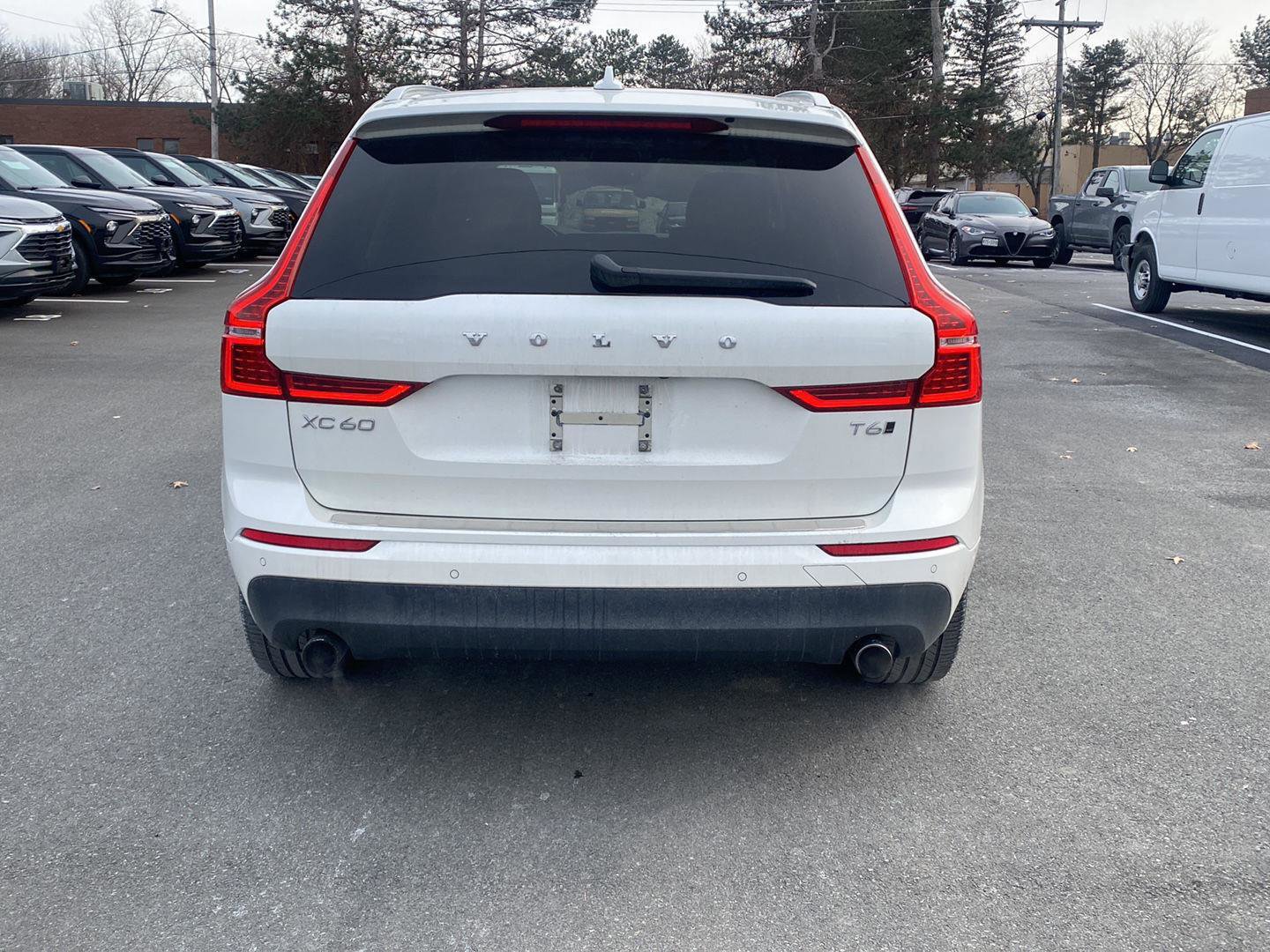 Used 2018 Volvo XC60 T6 Momentum w/ Advanced Package image 7
