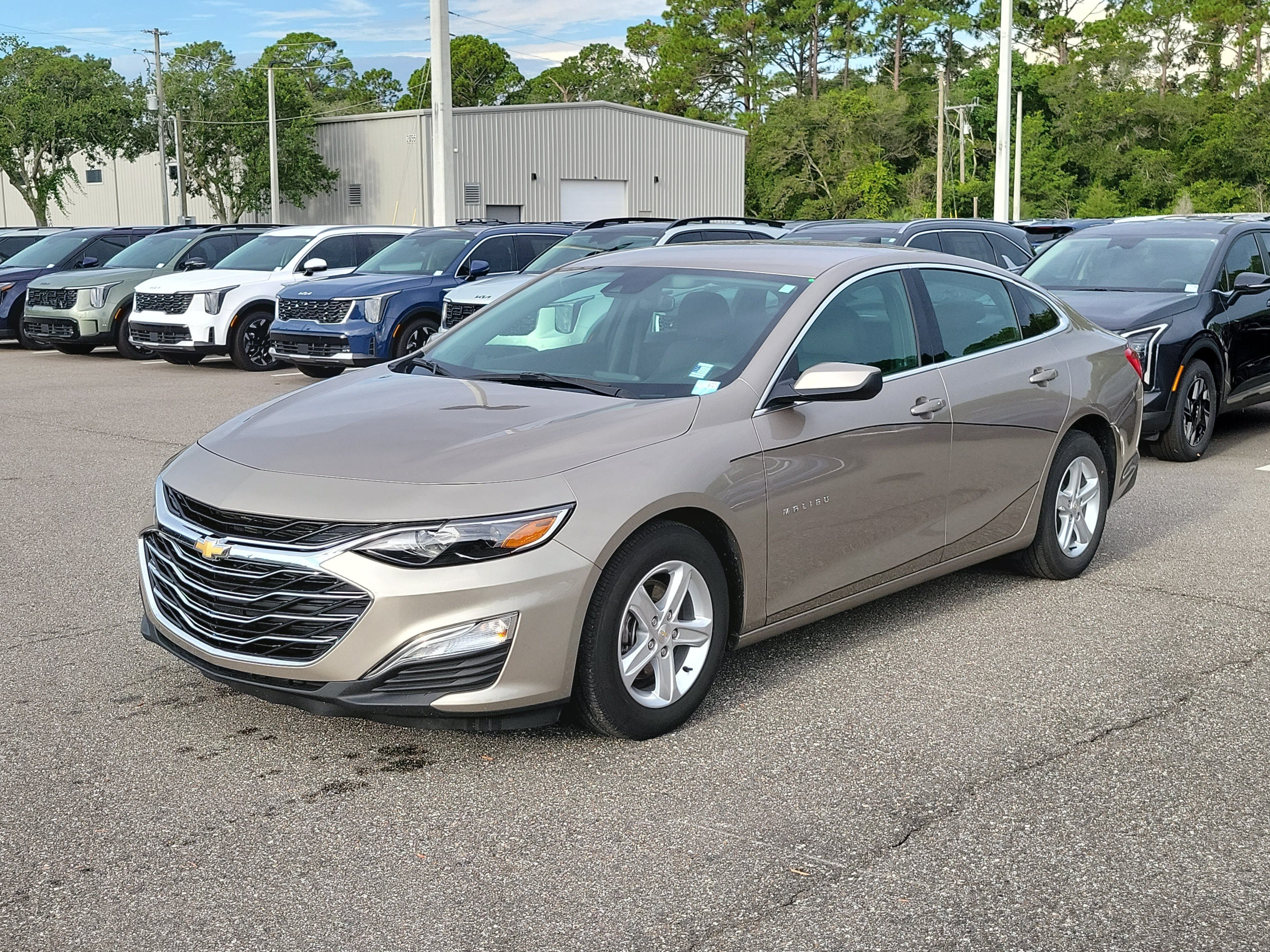 Used 2024 Chevrolet Malibu LS FWD image 3