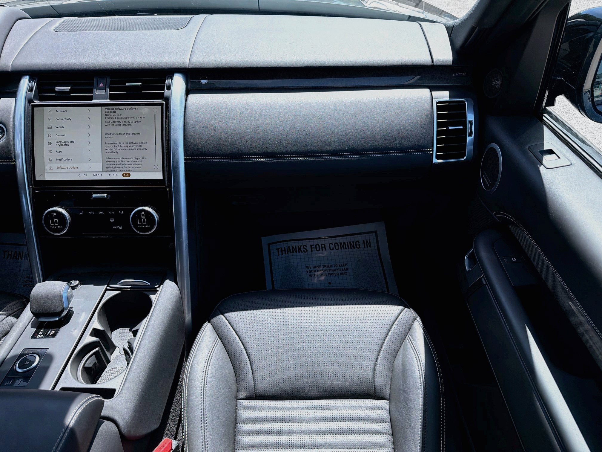 Certified 2025 Land Rover Discovery Metropolitan Edition AWD/4WD image 19