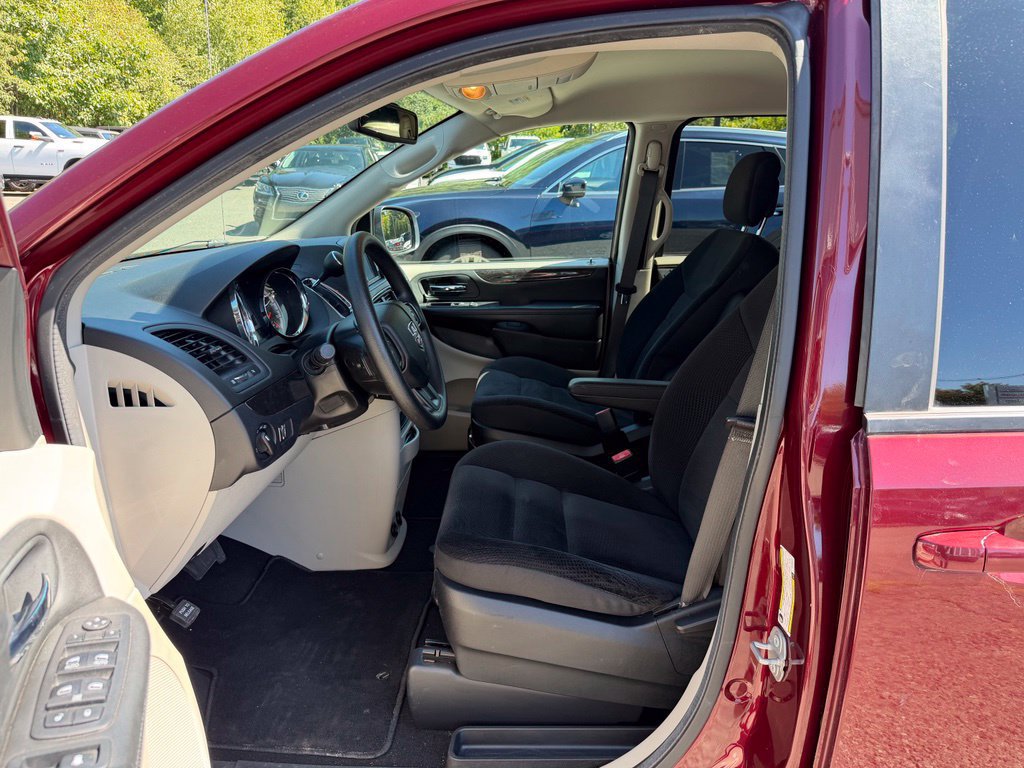 Used 2018 Dodge Grand Caravan SE w/ UConnect Hands-Free Group FWD image 10