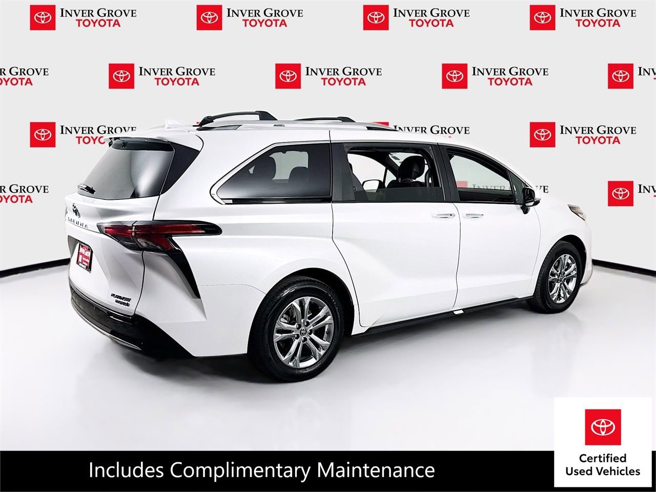 Certified 2022 Toyota Sienna Platinum image 5
