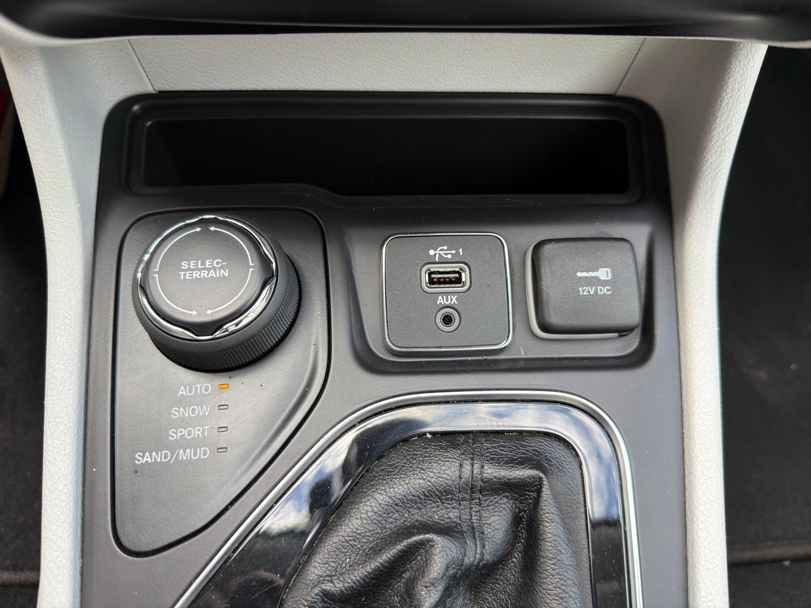 Used 2020 Jeep Cherokee Limited w/ Technology Group image 24