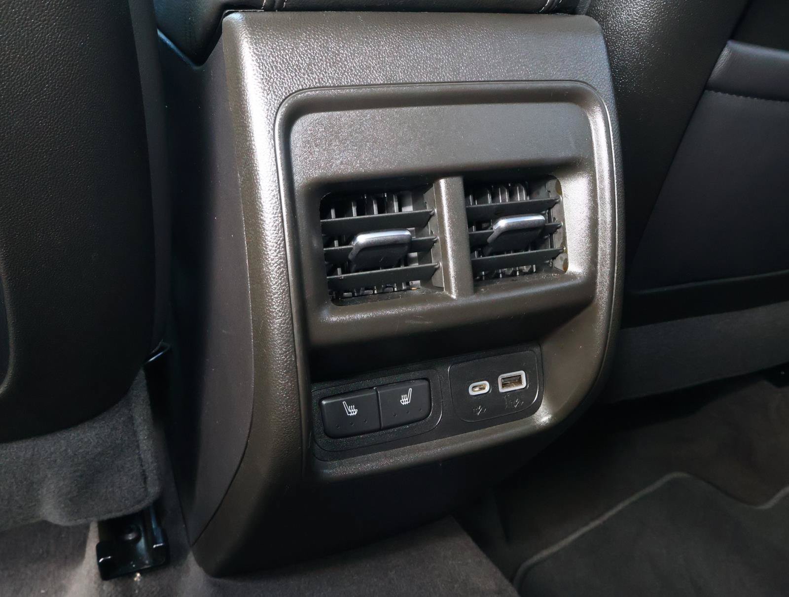 Used 2023 Cadillac XT4 Luxury w/ Cold Weather Package FWD image 18