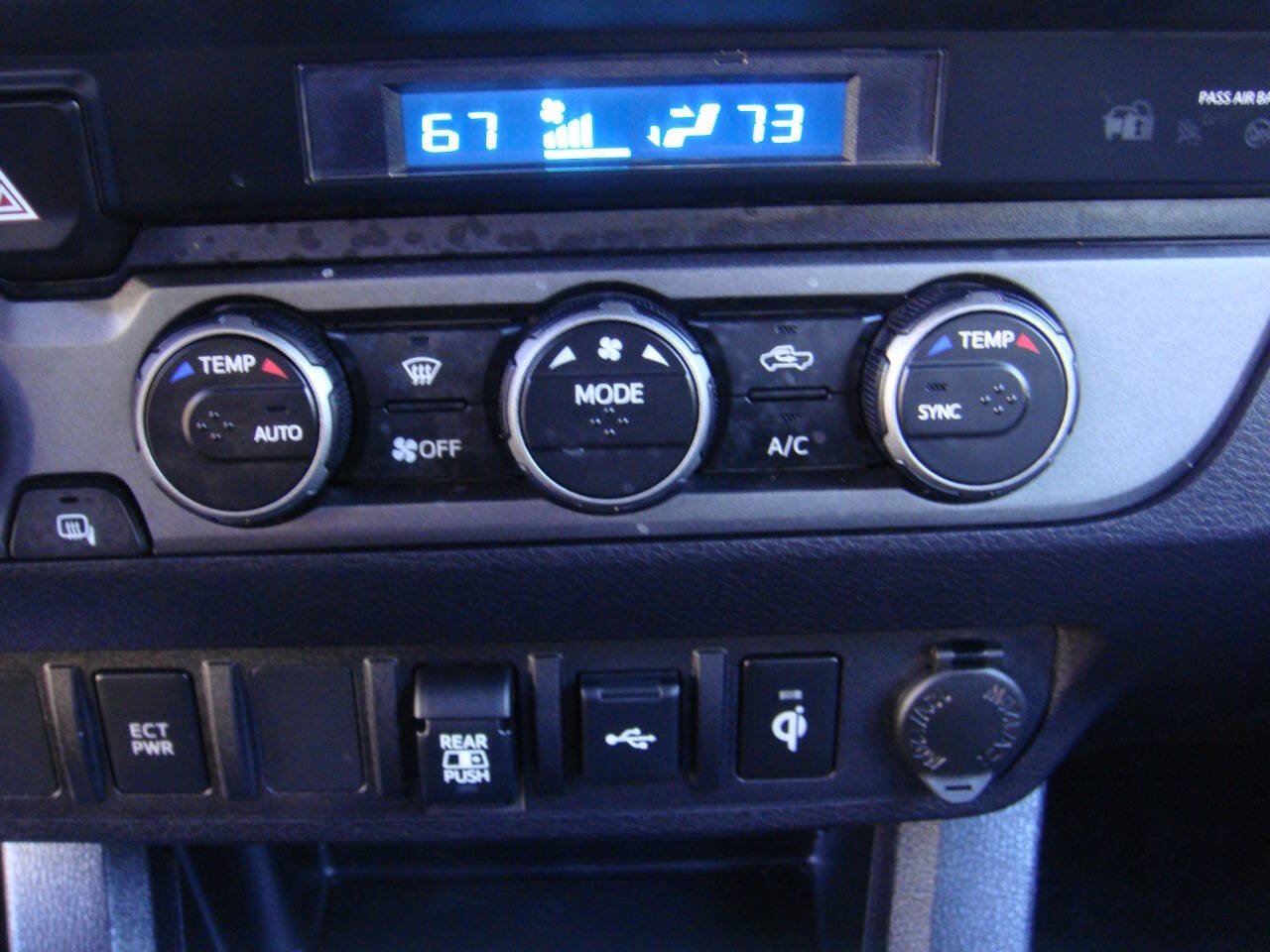 Used 2023 Toyota Tacoma TRD Off-Road image 17