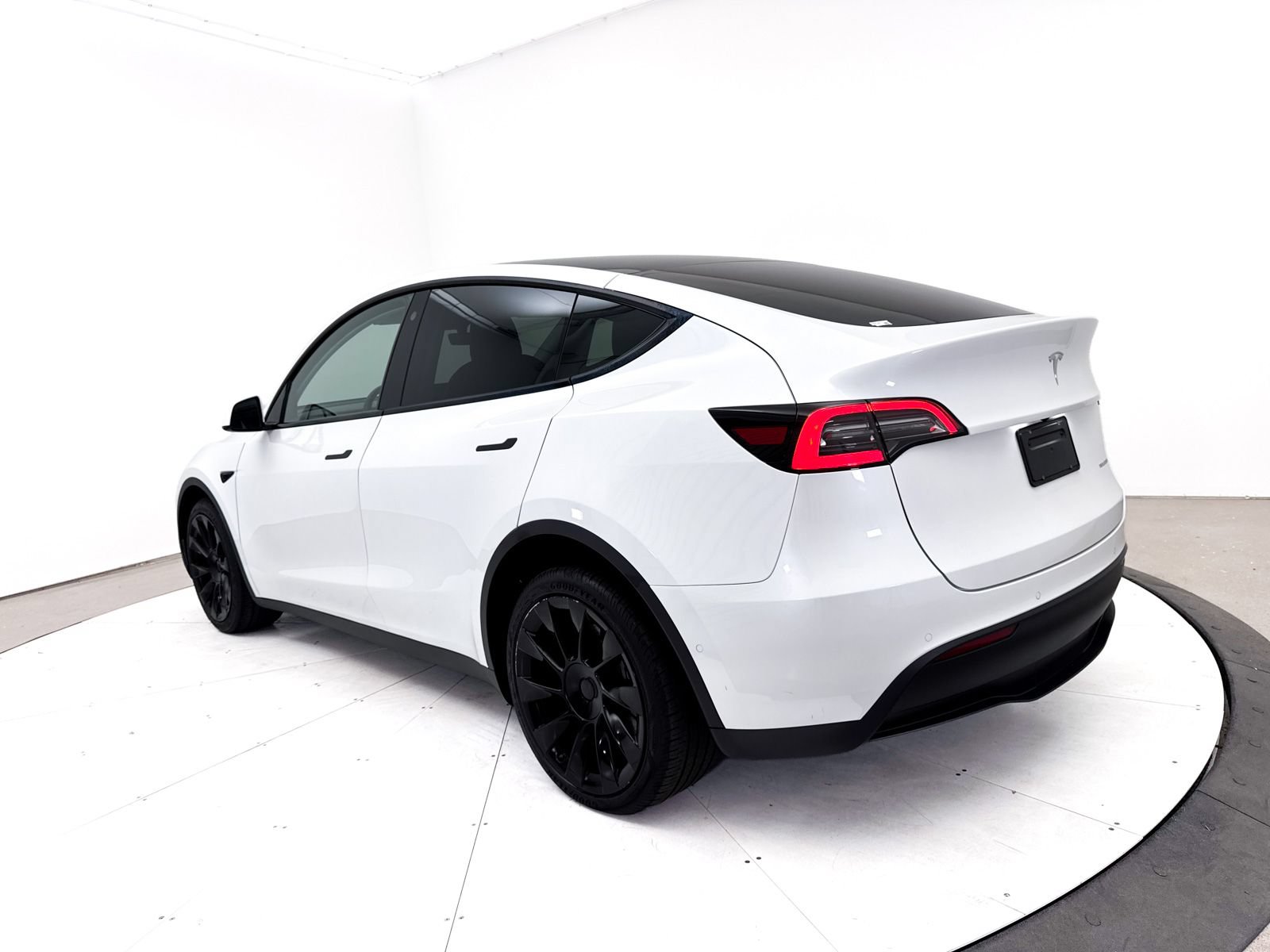 Used 2022 Tesla Model Y Long Range AWD/4WD image 16