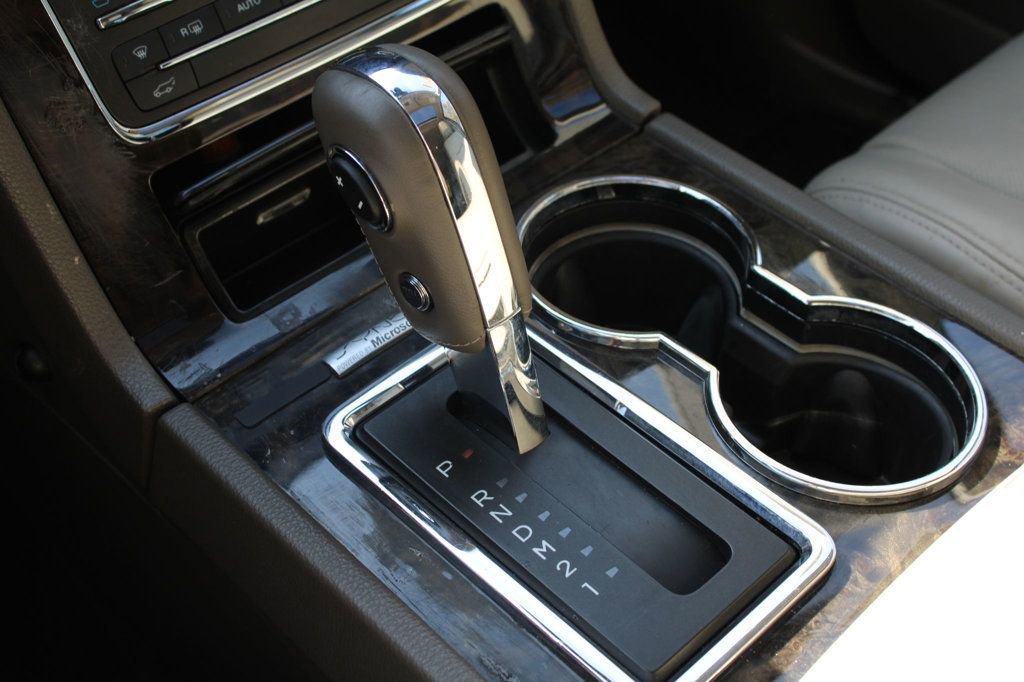 Used 2015 Lincoln Navigator 2WD image 28