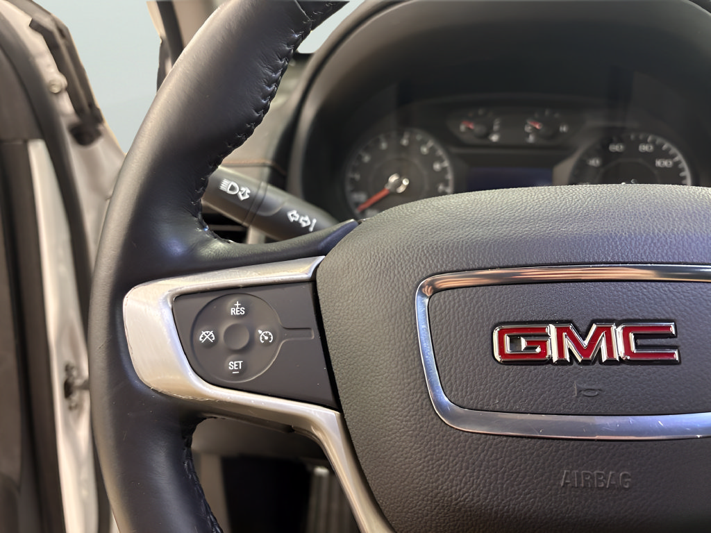 Used 2018 GMC Terrain SLE w/ Driver Convenience Package AWD/4WD image 17