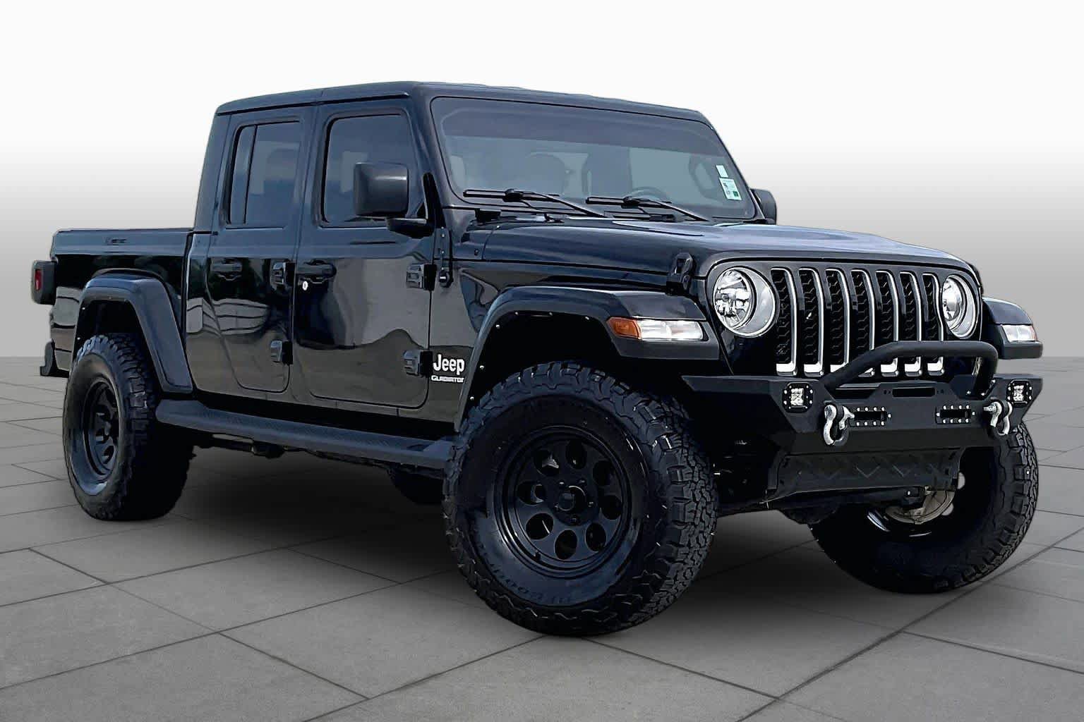 Used 2022 Jeep Gladiator Overland w/ Cold Weather Group AWD/4WD image 3