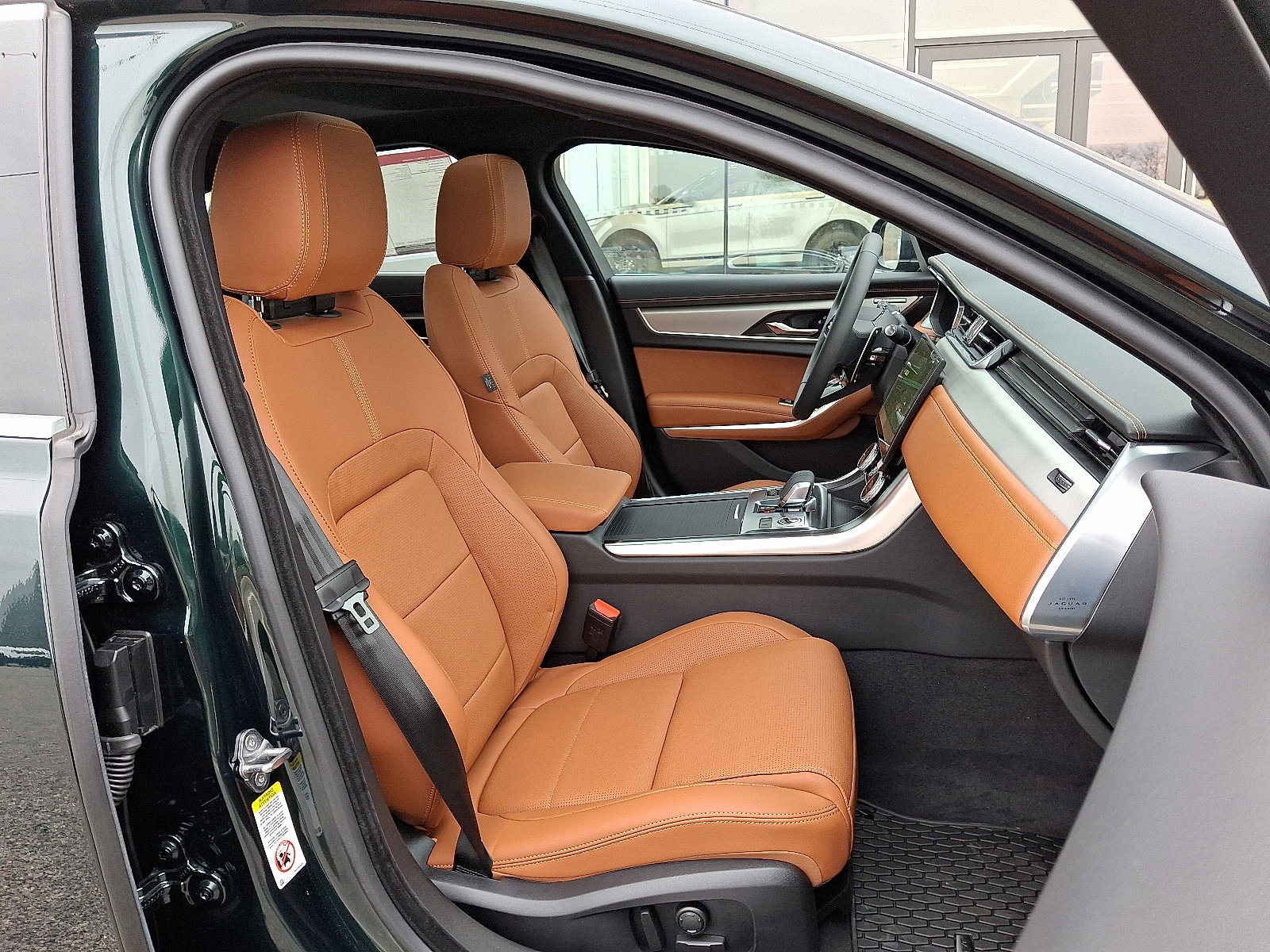 New 2024 Jaguar XF R-Dynamic SE image 3