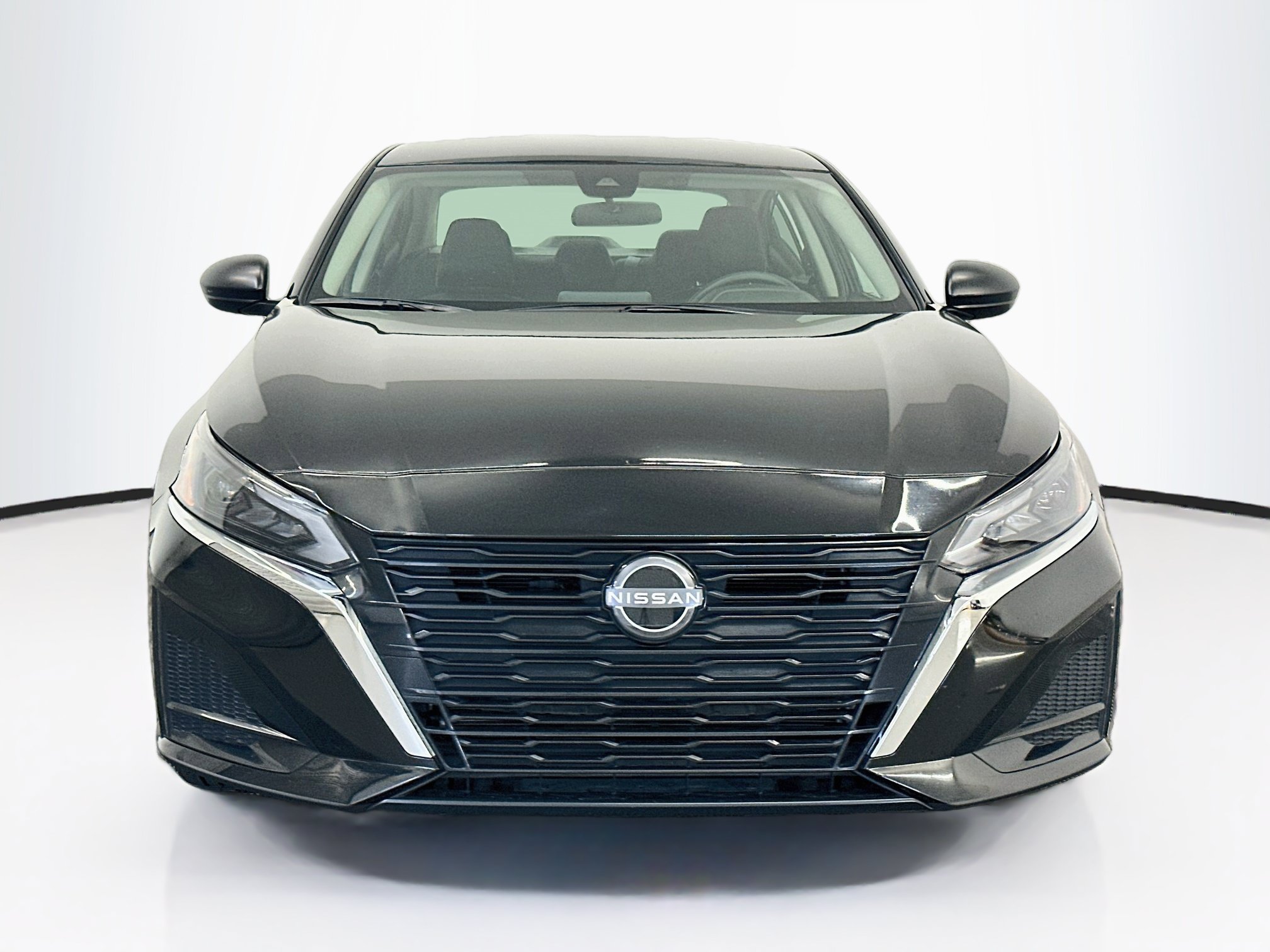 Used 2025 Nissan Altima 2.5 SV FWD image 2