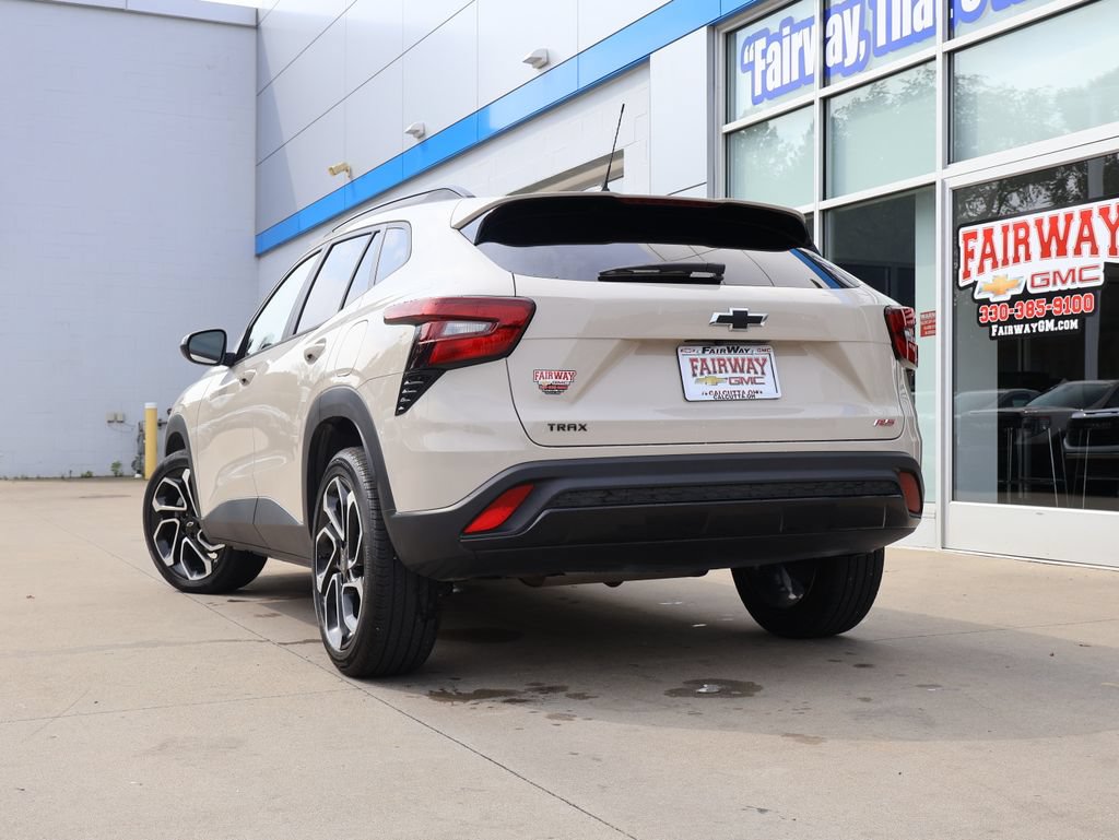 Certified 2026 Chevrolet Trax RS w/ Sunroof Package FWD image 35