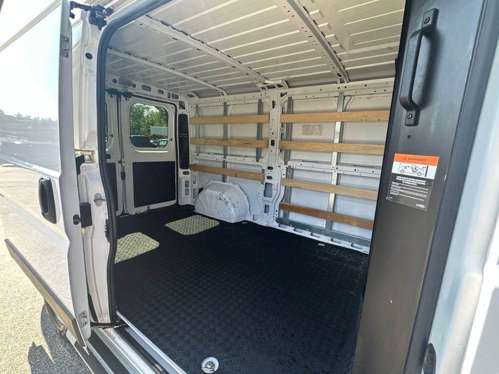 Used 2025 RAM ProMaster 2500 w/ U-Haul Equipment Group FWD image 31