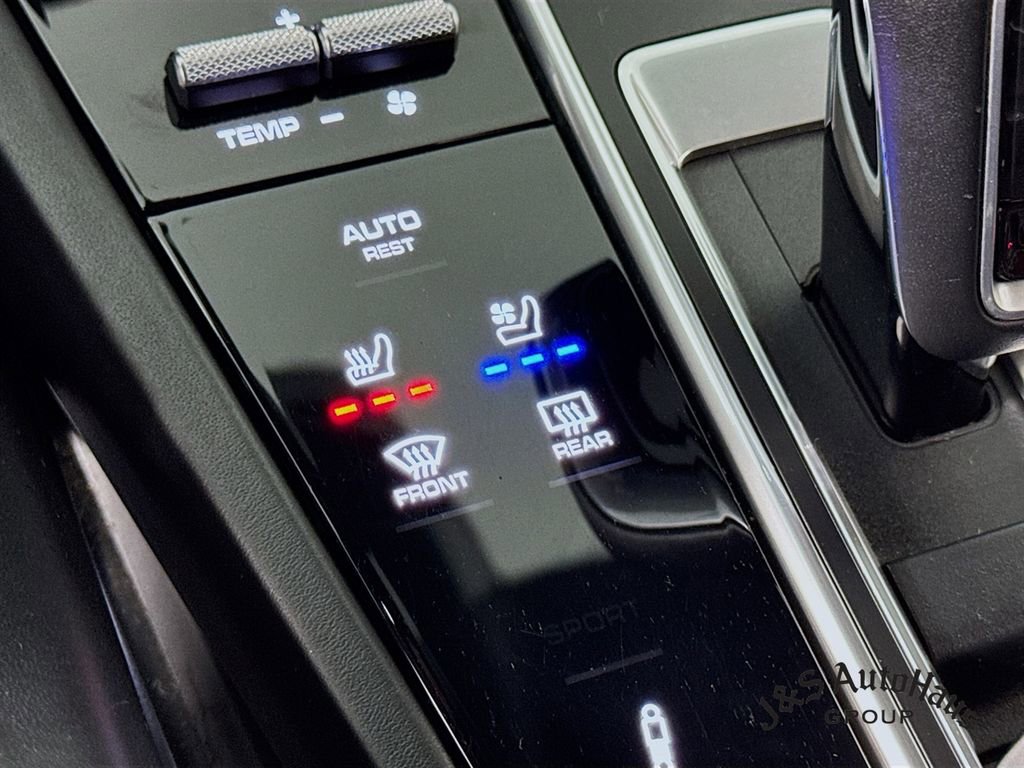 Used 2020 Porsche Cayenne Turbo w/ Assistance Package image 26