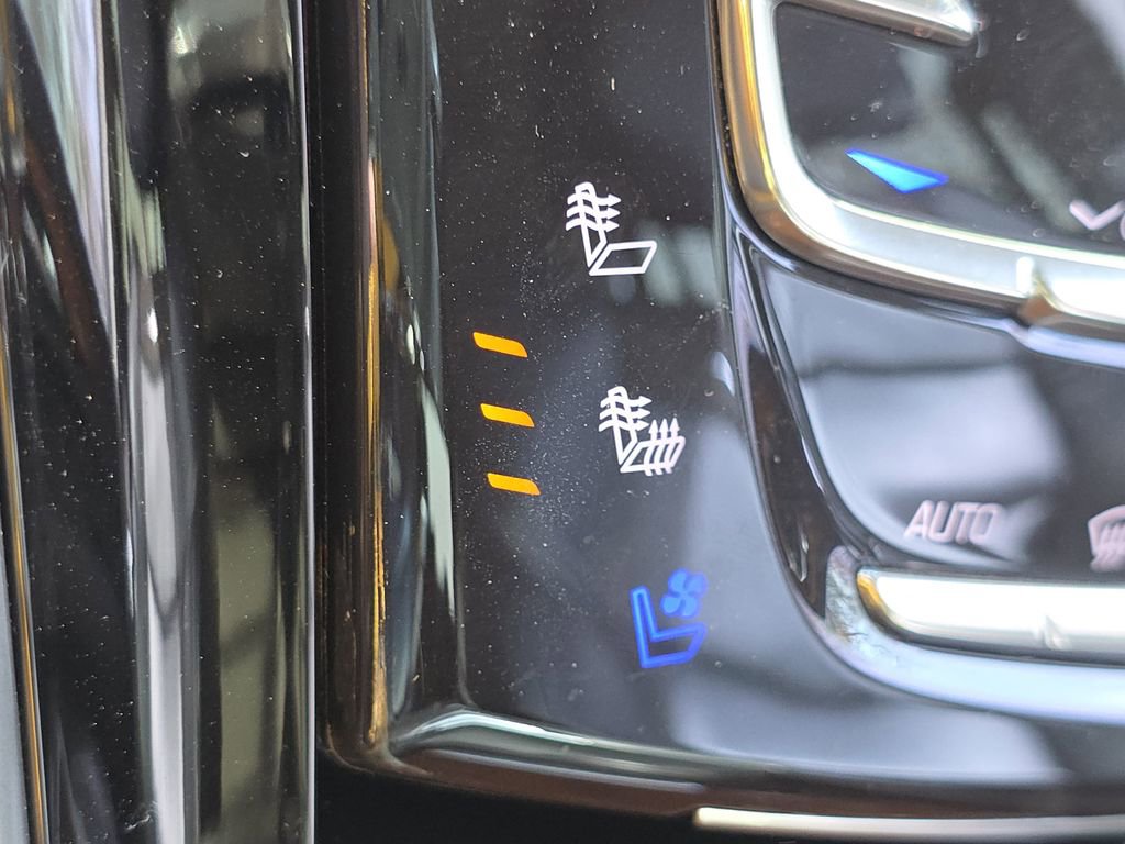 Used 2018 Cadillac Escalade Luxury AWD/4WD image 13