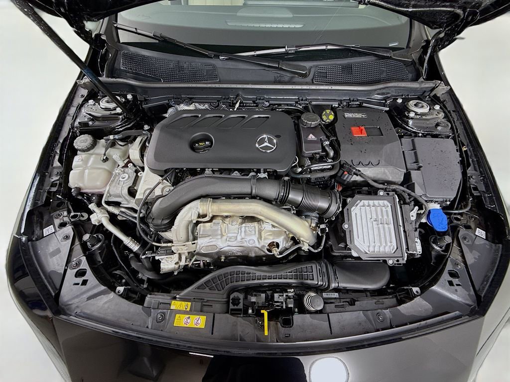 Used 2025 Mercedes-Benz CLA 250 4MATIC image 31